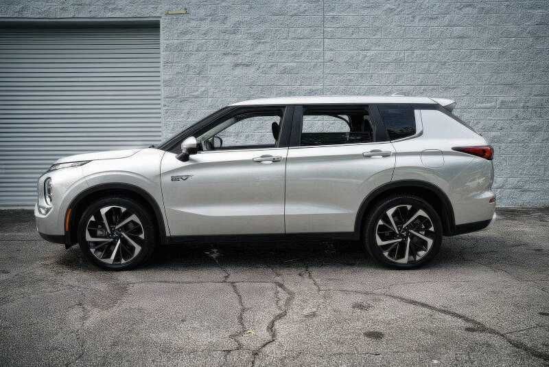 2023 Mitsubishi Outlander PHEV SE