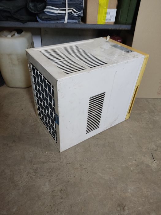 Продам оконный кондиционер Midea новый