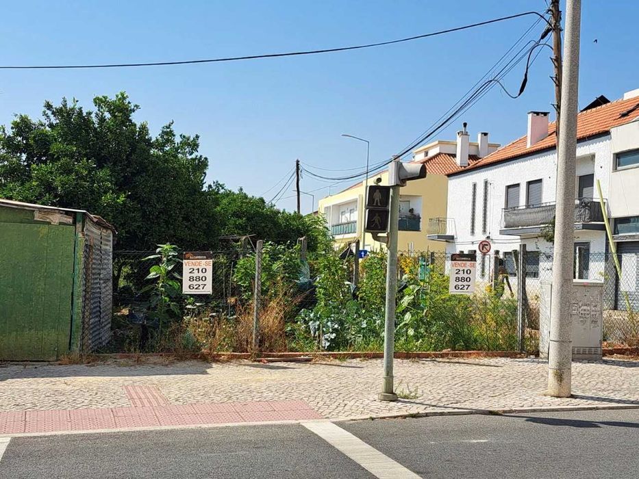 Lote de terreno 202,40 m2 em zona de moradias