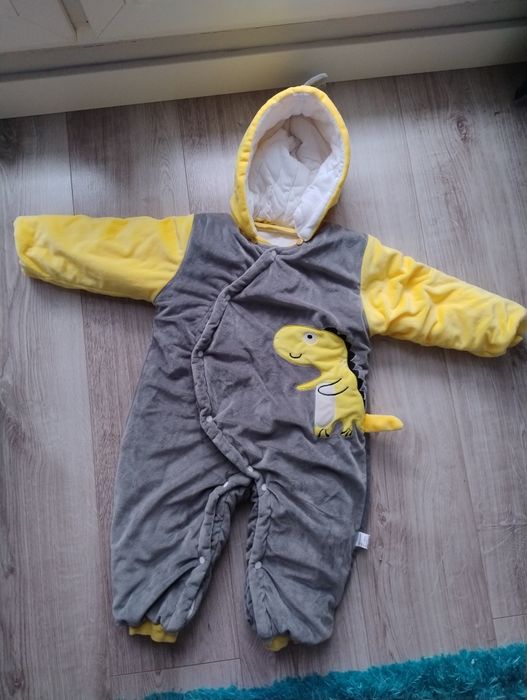 Kombinezon zimowy, futro, polarowy dinozaur. 9-12+ miesięcy. Jak nowy.