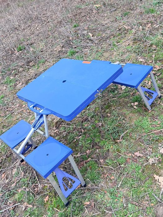 Stół walizka z fotelikami