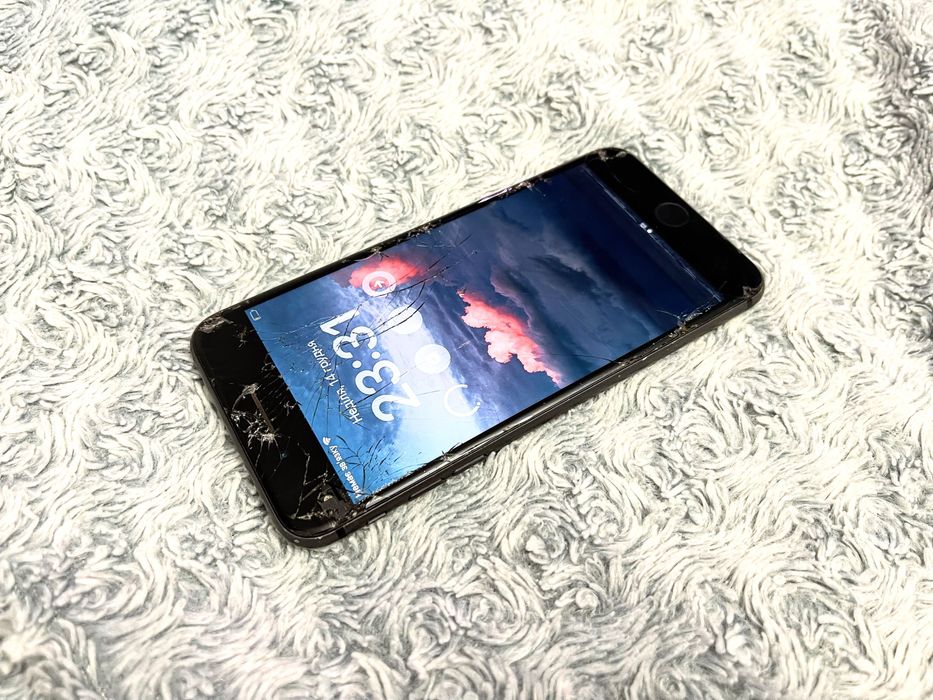 IPhone 8 Plus (64 gb) под ремонт! А1864