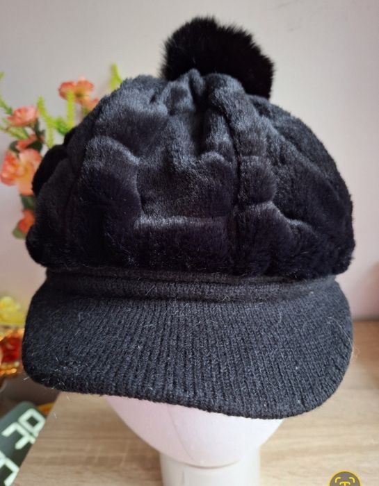 Śliczna damska czapka z daszkiem