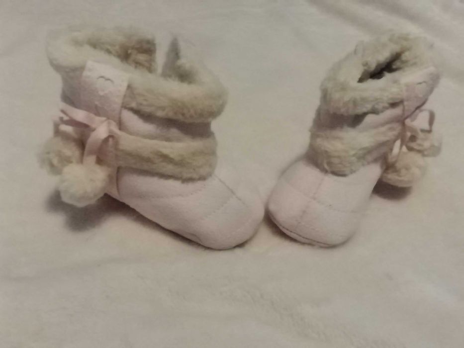 botinhas de menina cor de rosa