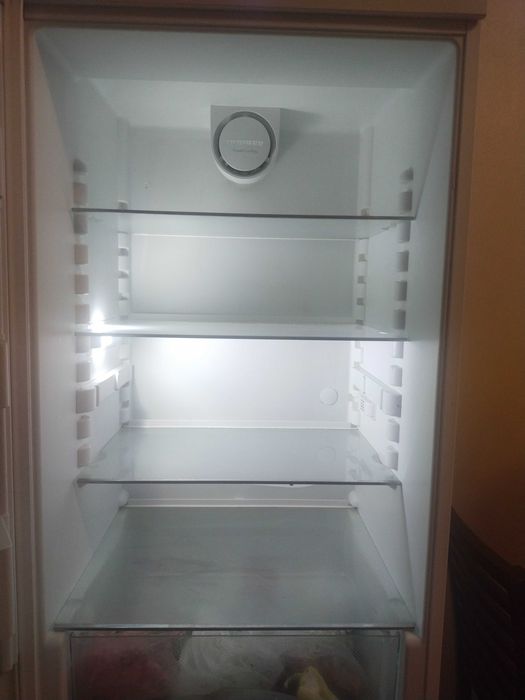 Продам холодильник встройка