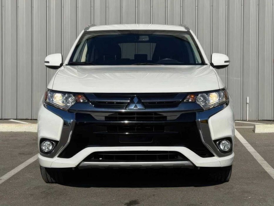 Mitsubishi Outlander PHEV      2018