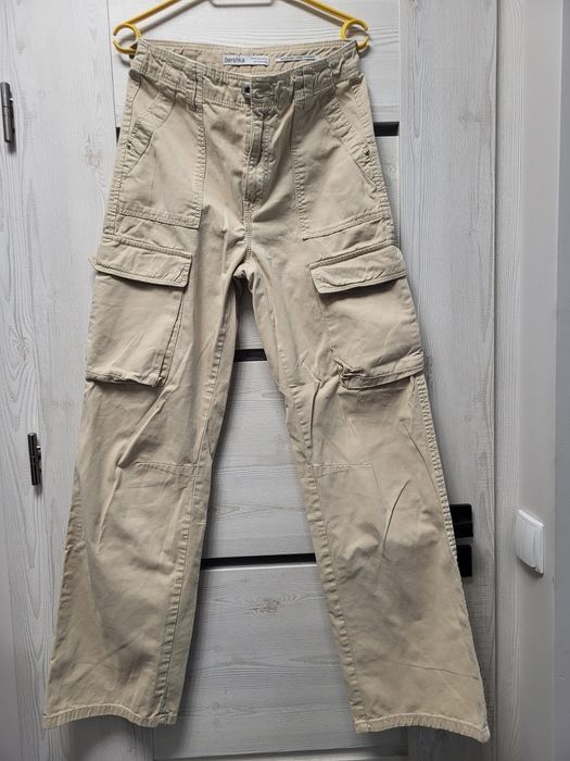 Spodnie jeansy cargo bojówki kieszenie bershka 36 beżowe