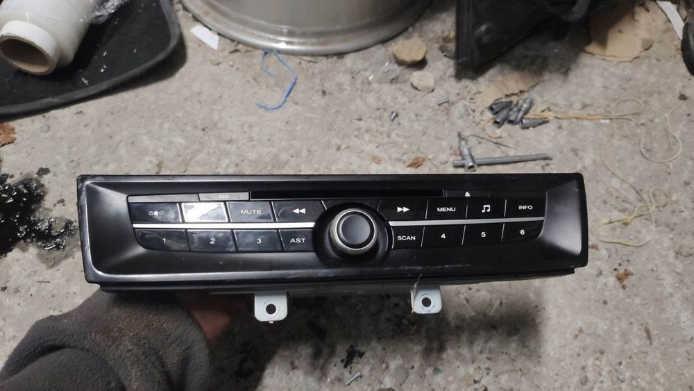 RADIO ODTWARZACZ ROEWE 550 S 10007102