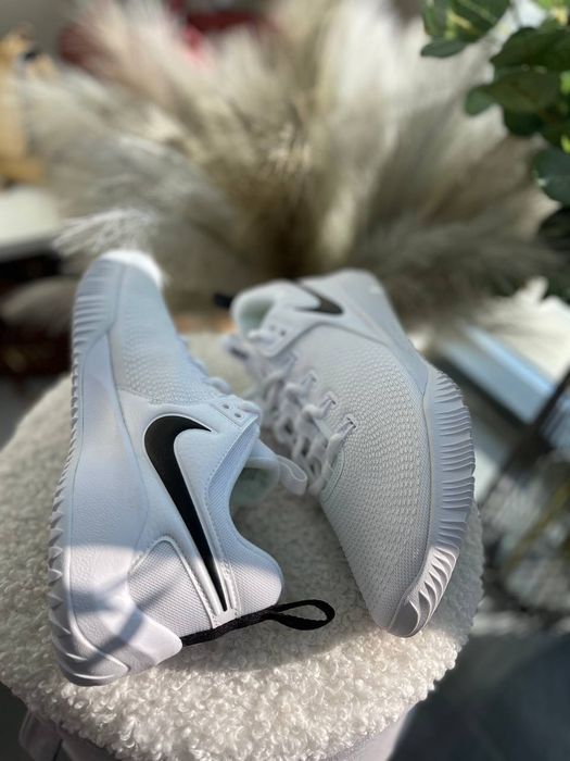 Кроссовки фирмы nike