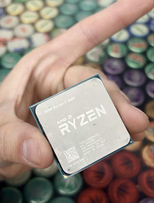 procesor AMD Ryzen 5 2600 pod socket AM4.