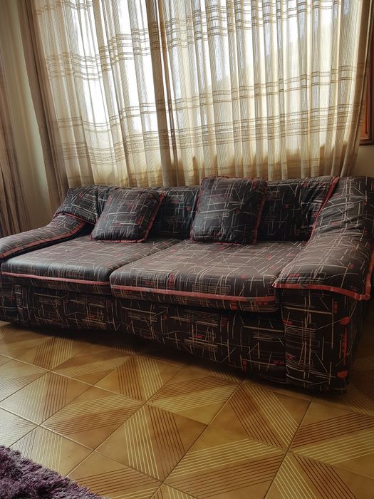 2 Sofás com almofadas