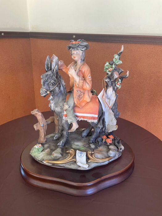 Escultura Capodimonte em Porcelana – Peça Única Italiana Feita à Mão