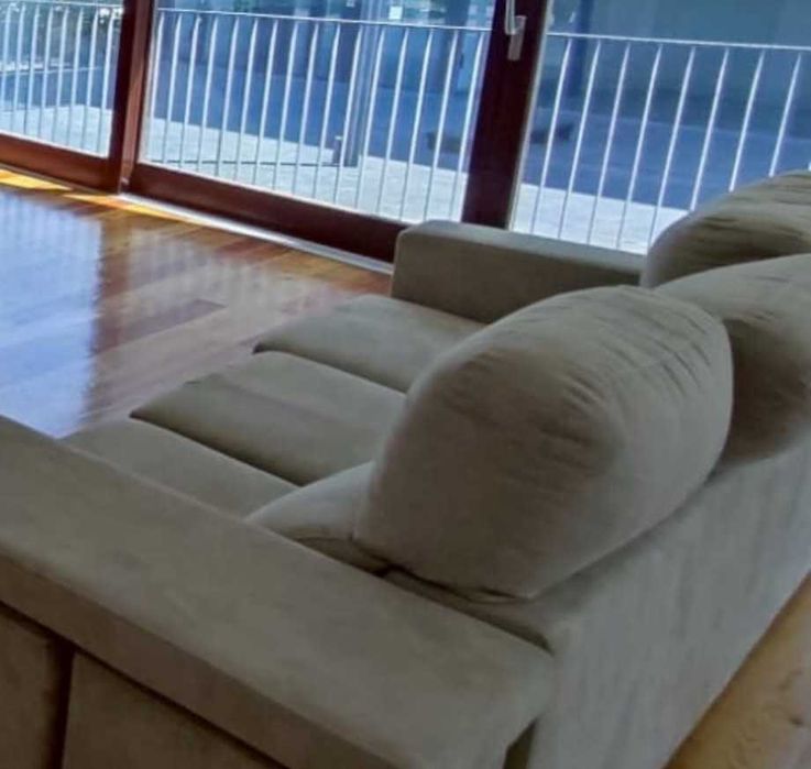 Sofá 3 lugares beije