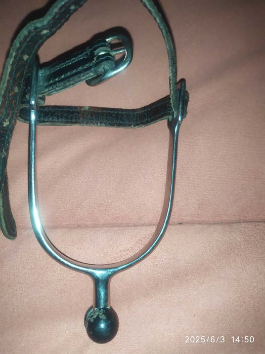 Шпори на взуття для управляння конем