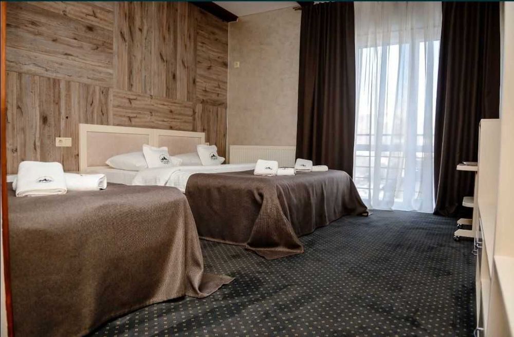 Діючий готель-ресторан в Поляниці