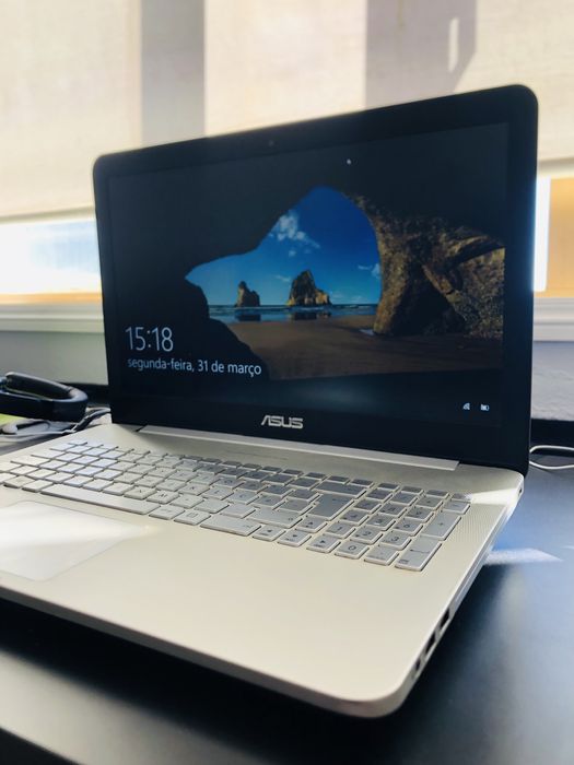Portátil ASUS 15,6” 4K