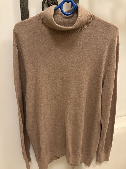 Bezowy karmelowy golf uniwersalny