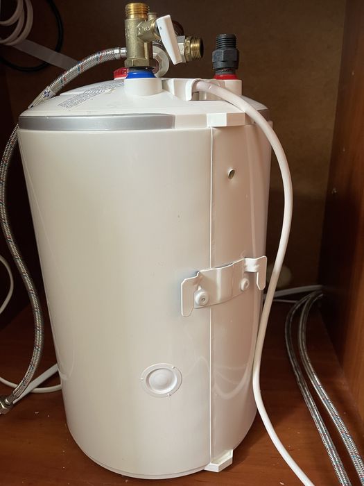 Бойлер Atlantic 15 л (під мийку) — Стан нового + клапан+шланг