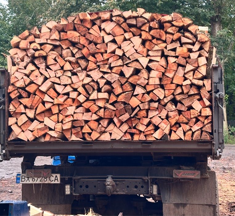 Рубані дрова твердих порід