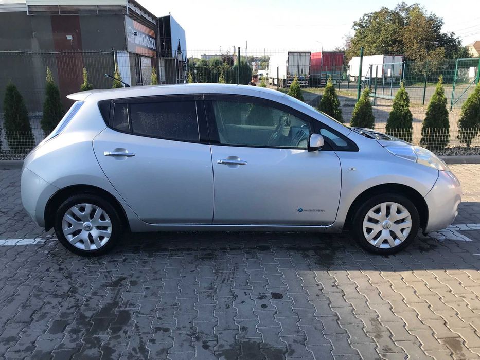 Продам Nissan Leaf