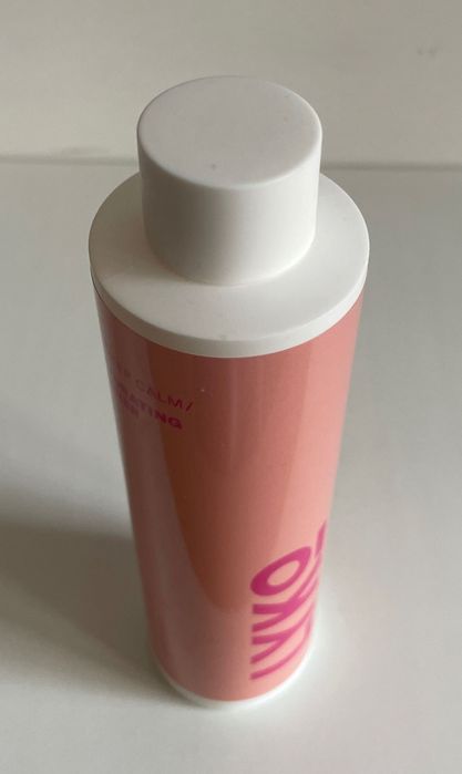 Tonik z kwasem hialuronowym By Lyko Sweep Calm Hyaluronic Toner 200 ml (30)