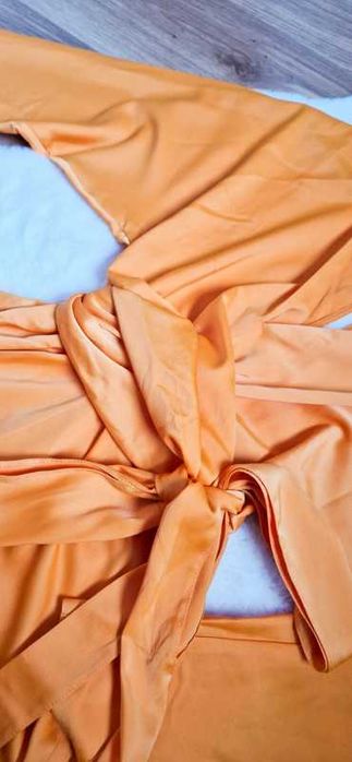 ASOS Nowa żółta sukienka satynowa z kopertowym dekoltem, rozmiar 36