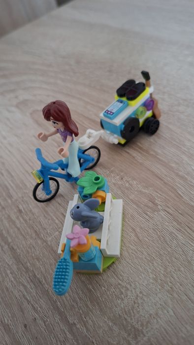 Lego friends 30658 ,,Muzyczna przyczepa"