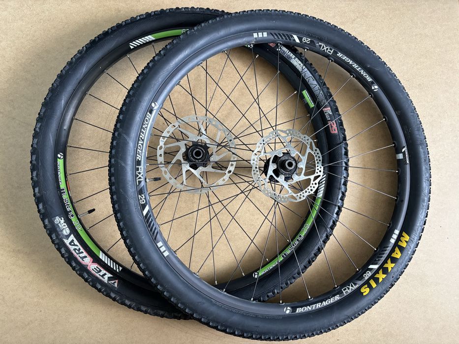 Вілсет 29" Bontrager на осях 142*12, 100*15 мм + ротори і резина.