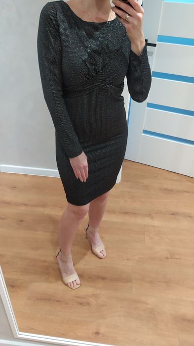 Sukienka błyszcząca elegancka wycinana