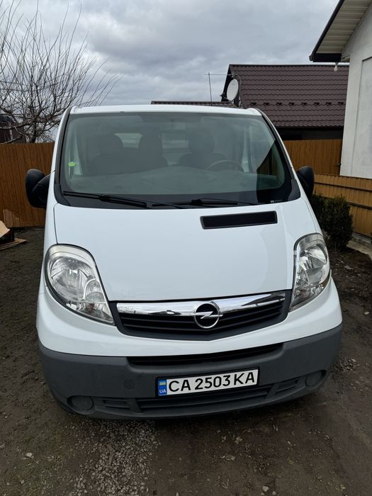 Опель віваро 2.0