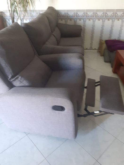 sofás com pousa pés