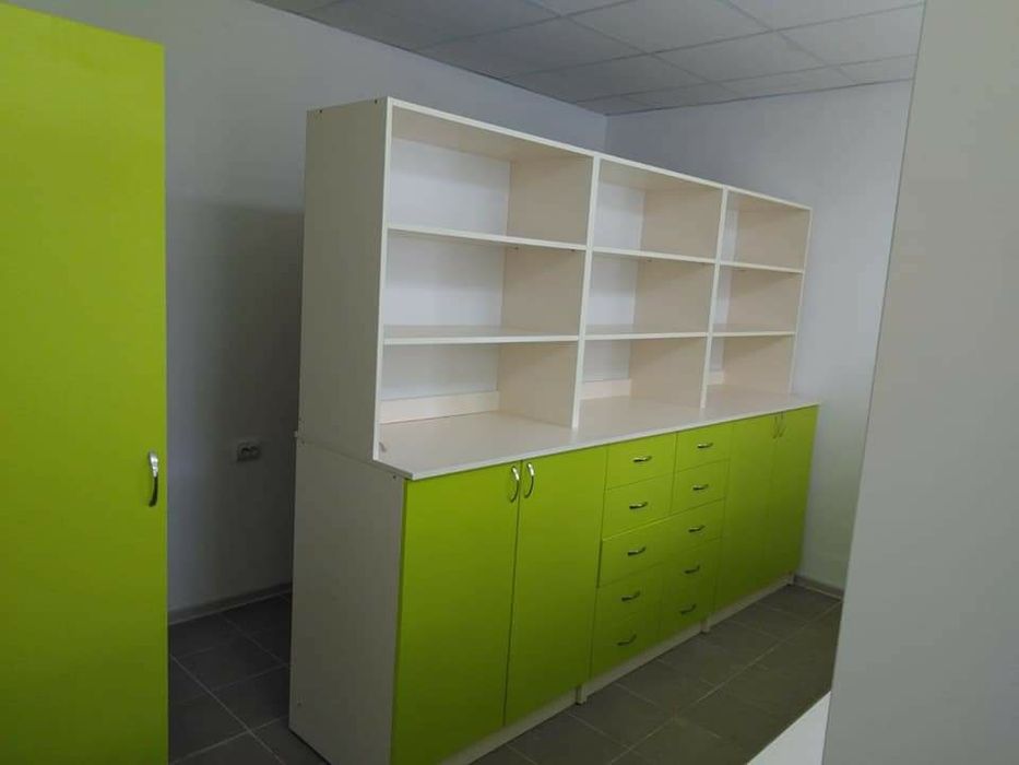 Торгові стелажі житомир, вітрини житомир, меблі для аптеки житомир.Ст