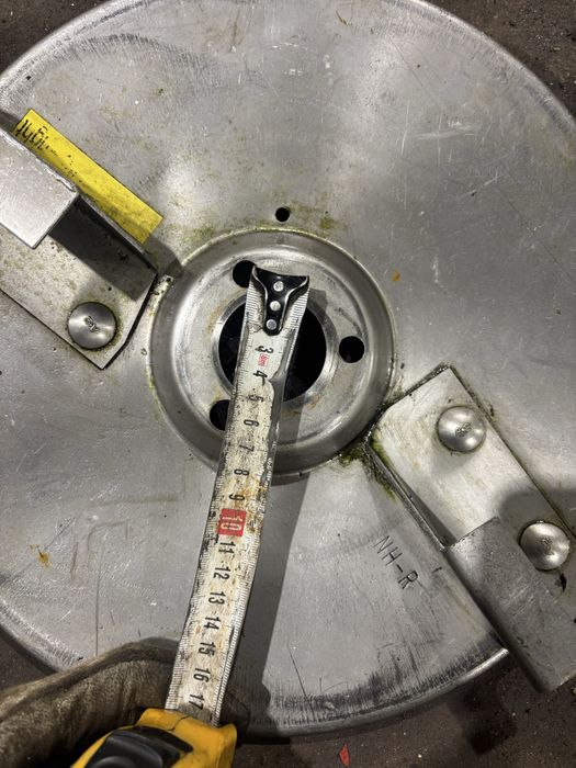 Talerz tarcza dysk rozsiewacza Kuhn Rauch łopatki