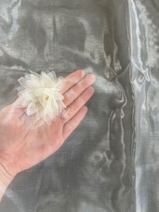 Firana/tkanina organza ecru z kwiatami naszywanymi