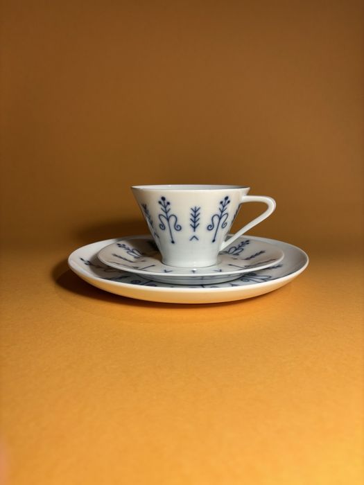 Filizanka z niebieskim wzorem