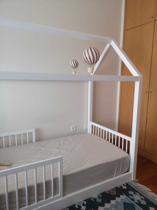 Para desocupar, vendo cama criança em madeira branca