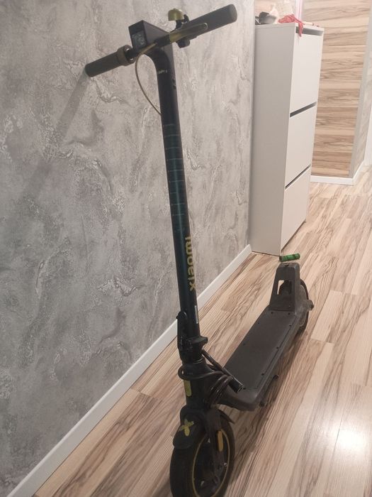 Продам електросамокат Xiaomi electric scooter 4 lite