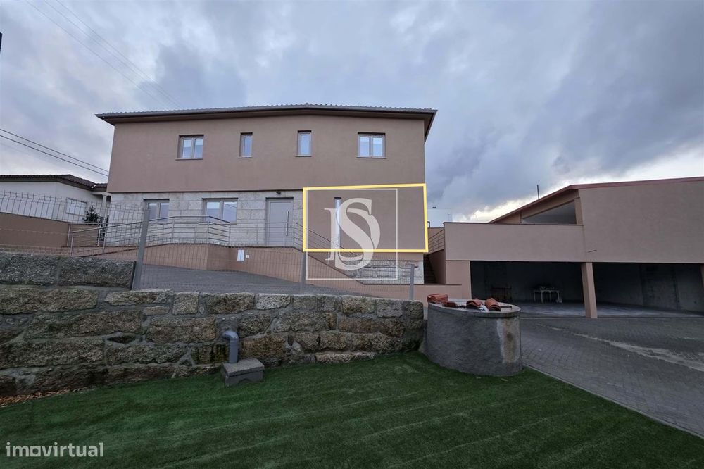 Apartamento T1 renovado, no Botulho — Tondela E Nandufe, Viseu