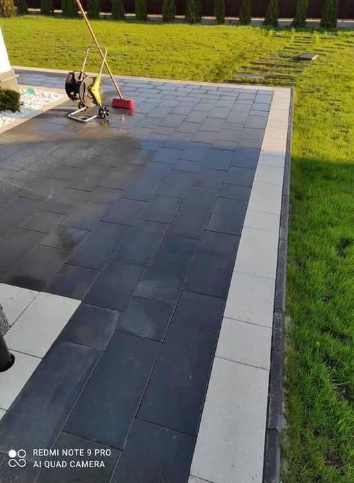 Укладання тротуарної плитки