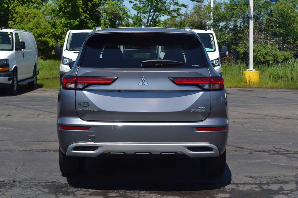 Mitsubishi Outlander PHEV SEL      2023