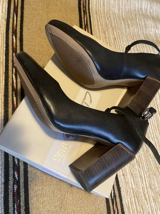 Czółenka Clarks rozmiar 37