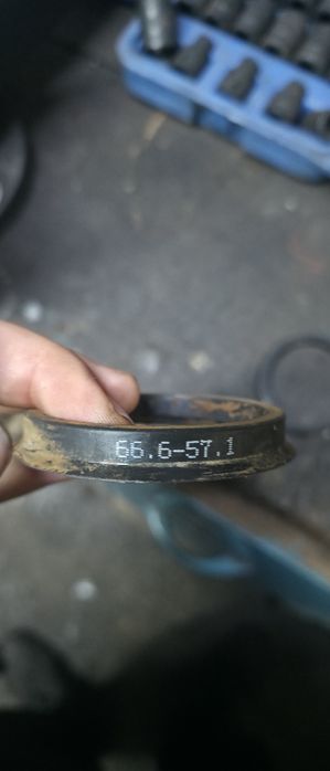 Sprzedam felgi R18 wraz z dystansami 30mm