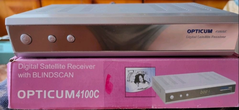 Продам спутниковый ресивер Opticum 4100 C