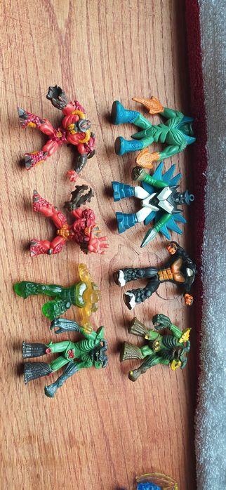 26 figurek zabawek