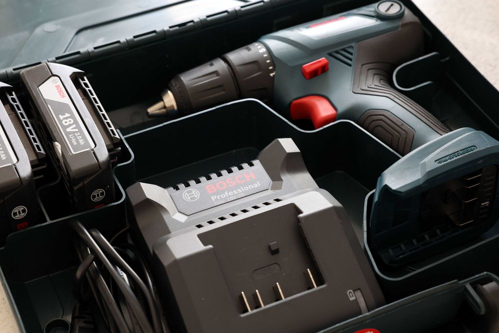 Аккумуляторная дрель-шуруповерт Bosch Professional GSR 180-Li