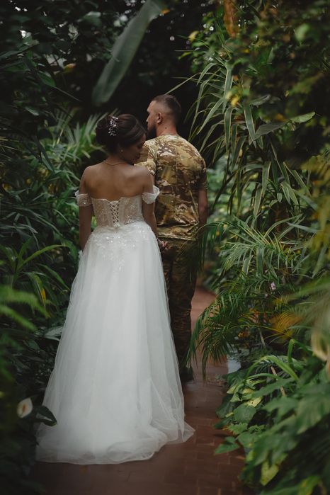 Продам весільну сукню