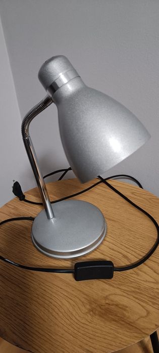 Lampki biurkowe i sufitowe