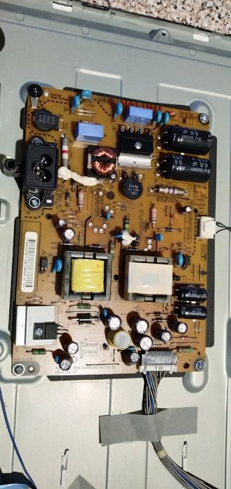 LG 32 LF 5800. Смарт тв! Можливо по запчастинах