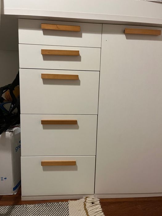 Cama elevada com arrumação