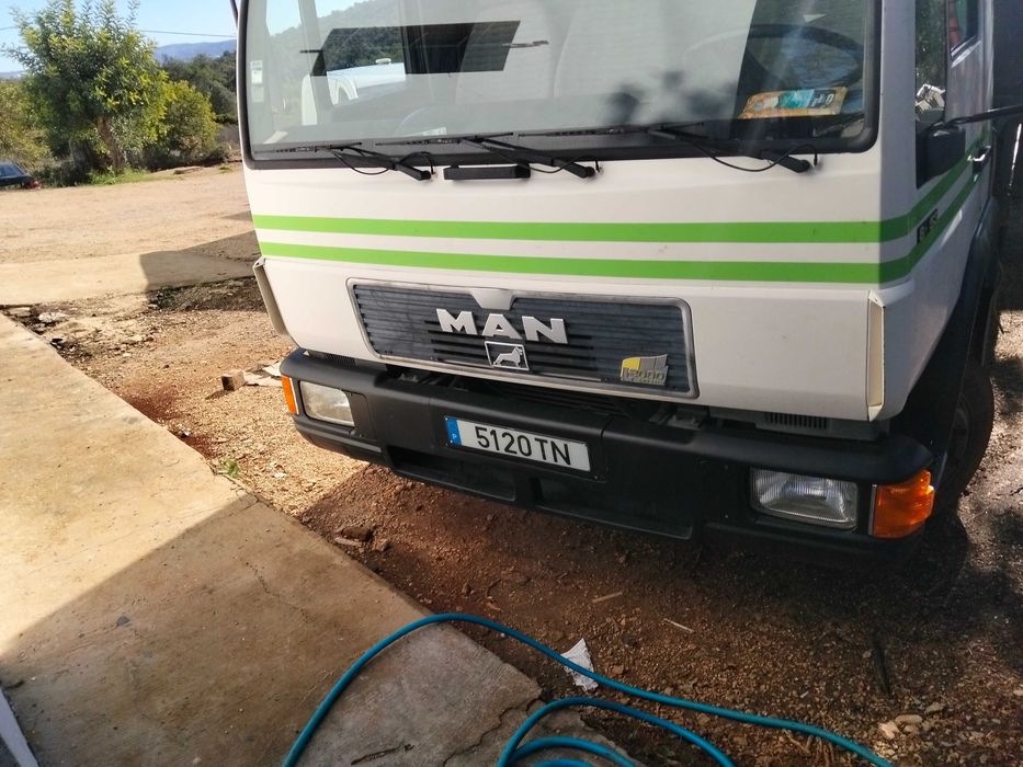 MAN Tri Basculante c/Grua